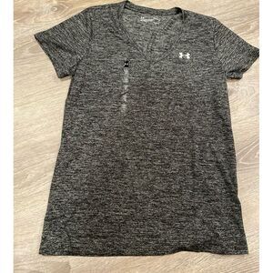 Under Armour Women's Medium Shirt‎